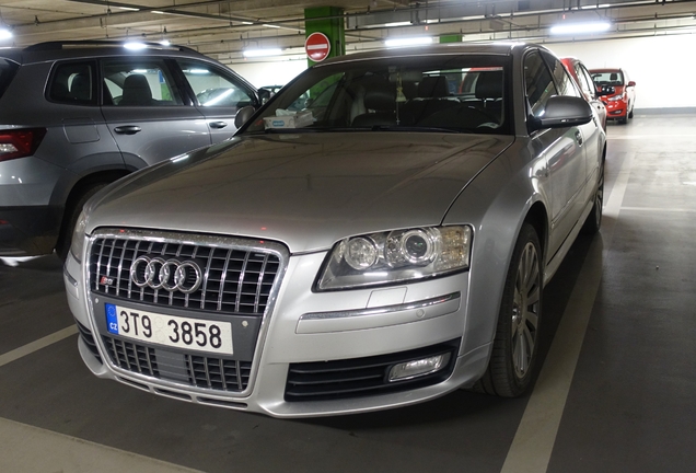 Audi S8 D3