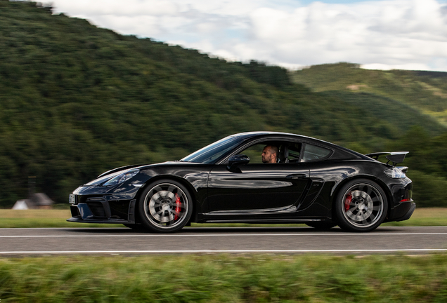 Porsche 718 Cayman GT4