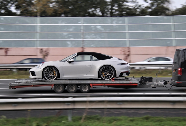 Porsche 992 Carrera 4S Cabriolet