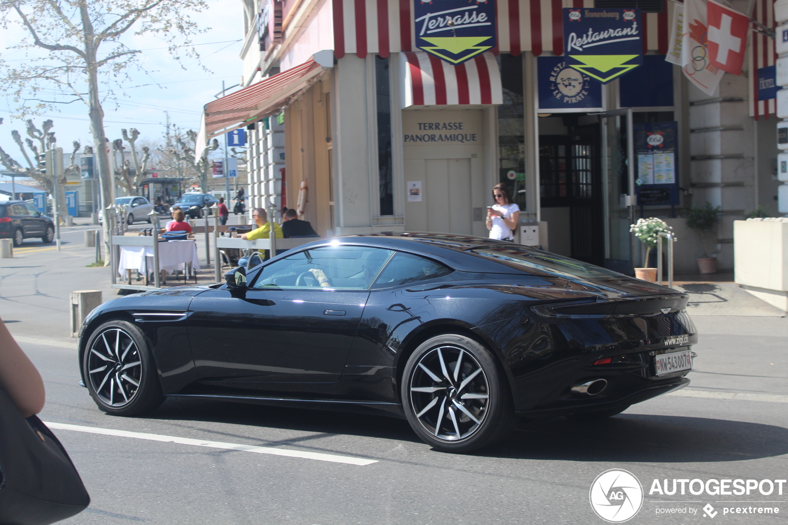 Aston Martin DB11