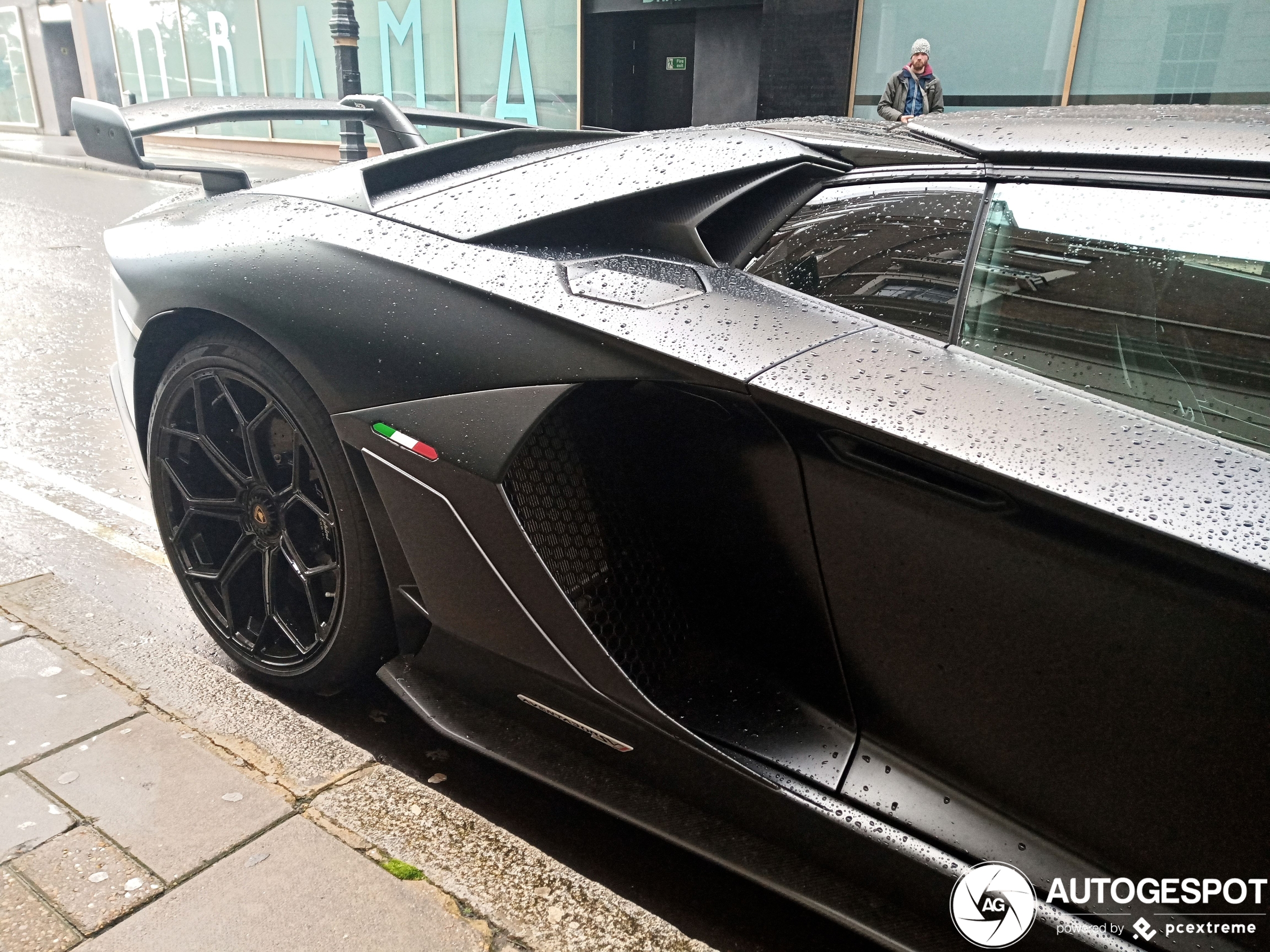 Batman is voor een nieuwe Lamborghini gegaan