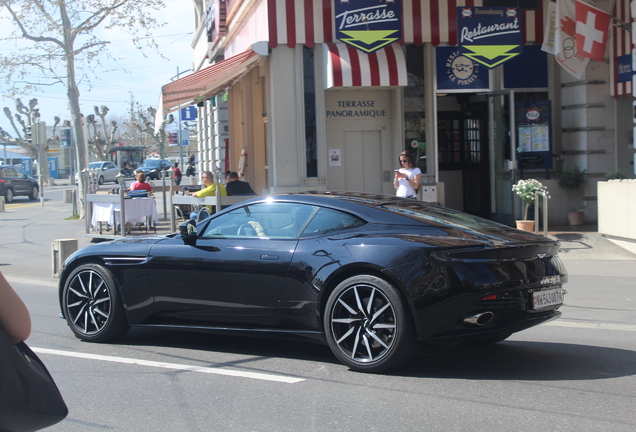 Aston Martin DB11