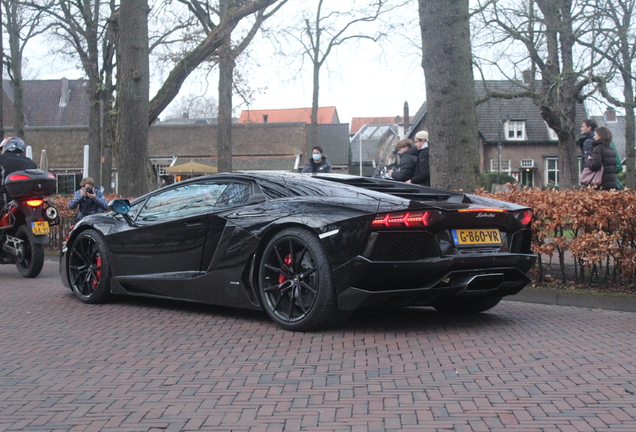 Lamborghini Aventador LP700-4