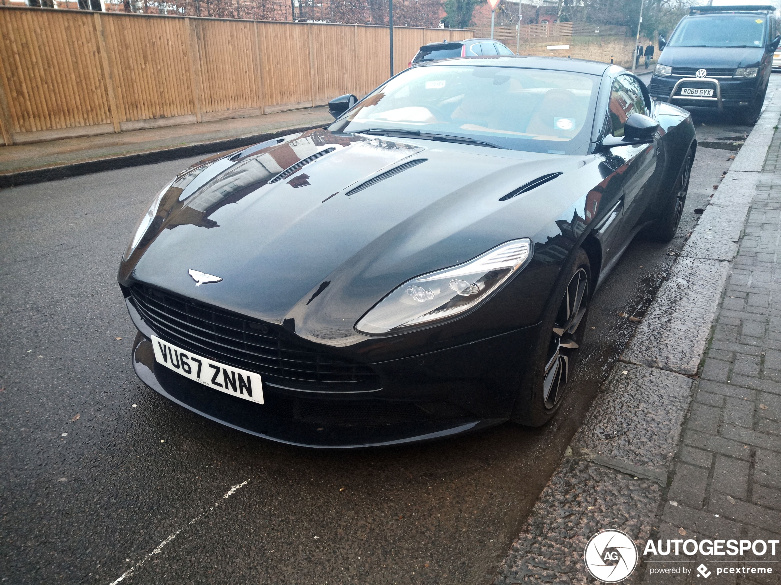 Aston Martin DB11