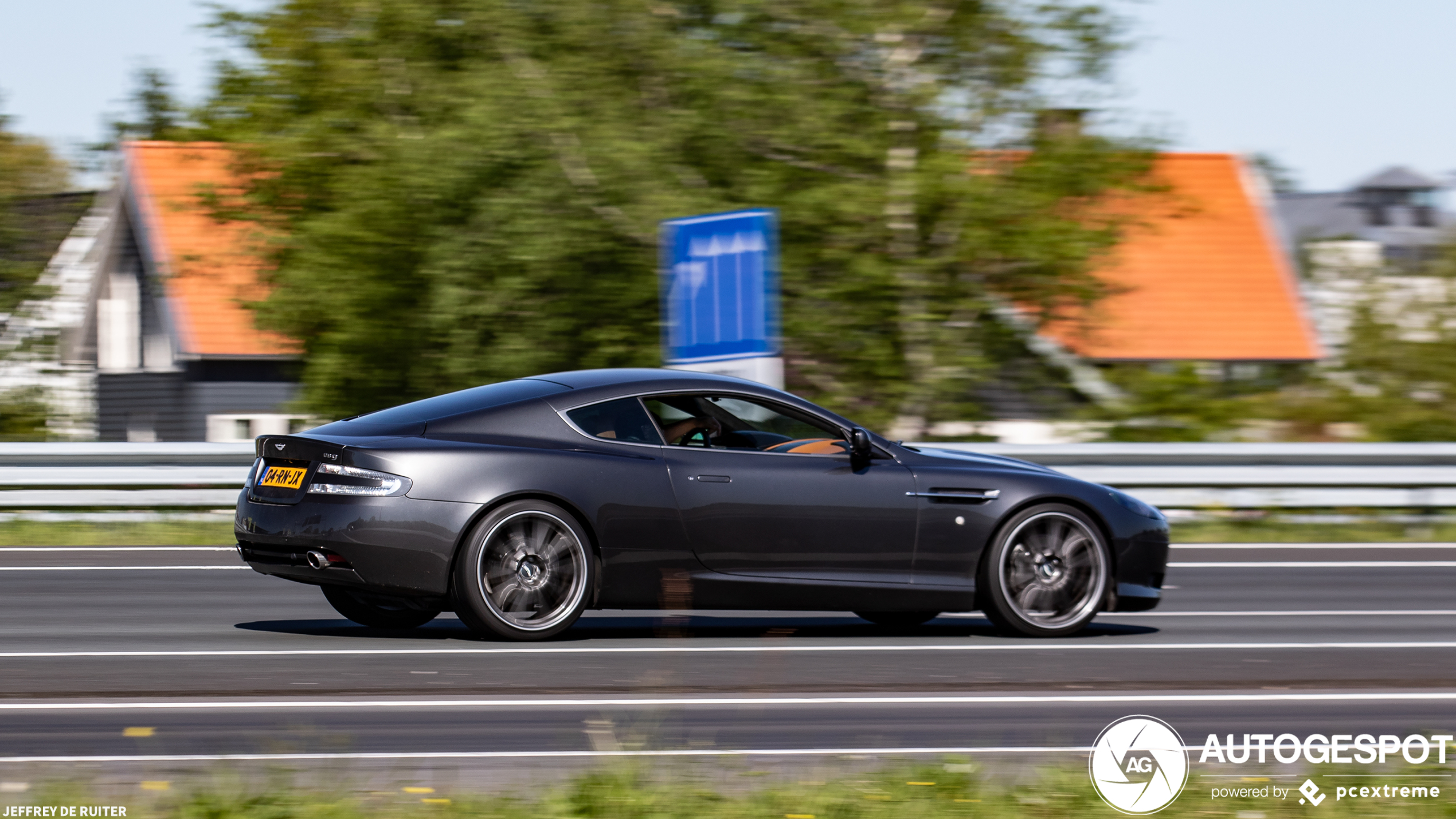 Aston Martin DB9