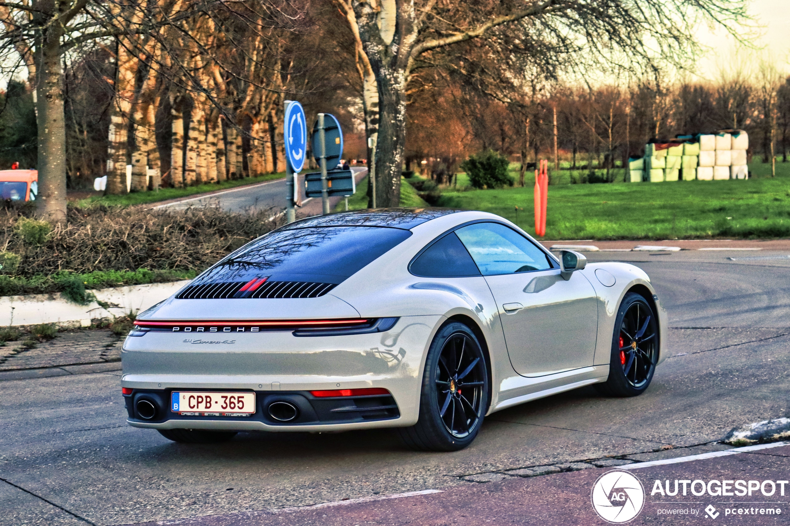 Porsche 992 Carrera 4S