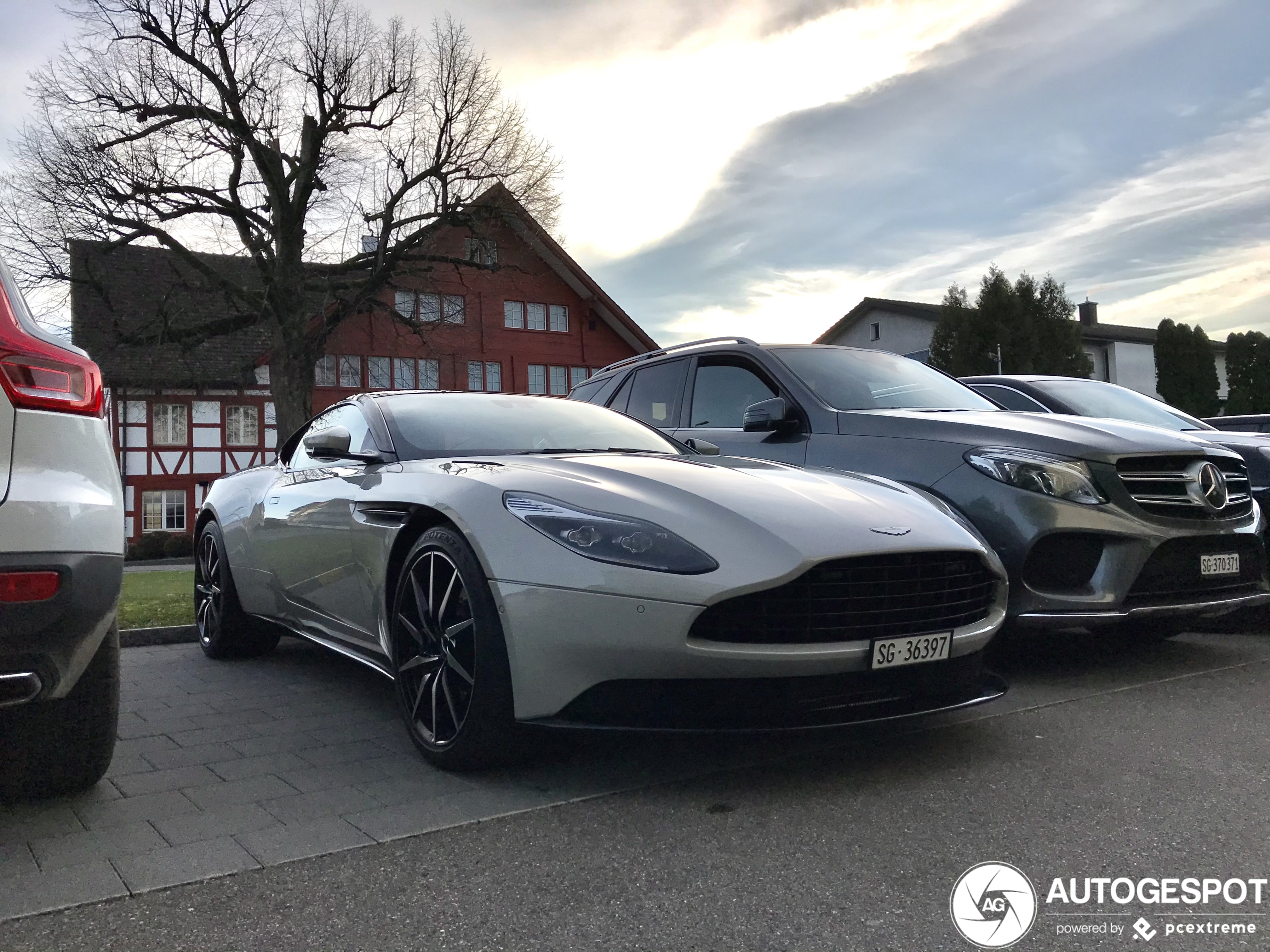 Aston Martin DB11