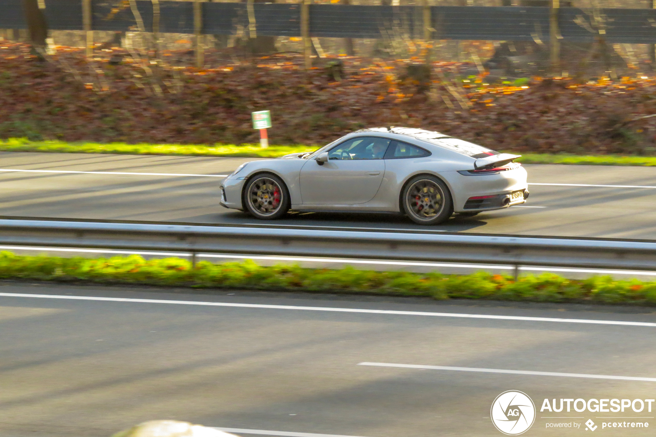 Porsche 992 Carrera 4S