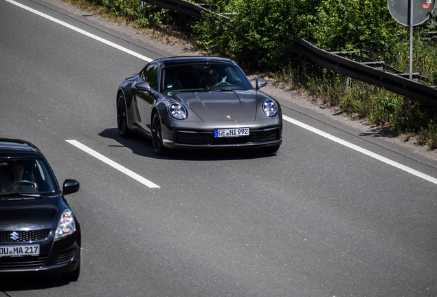 Porsche 992 Carrera 4S