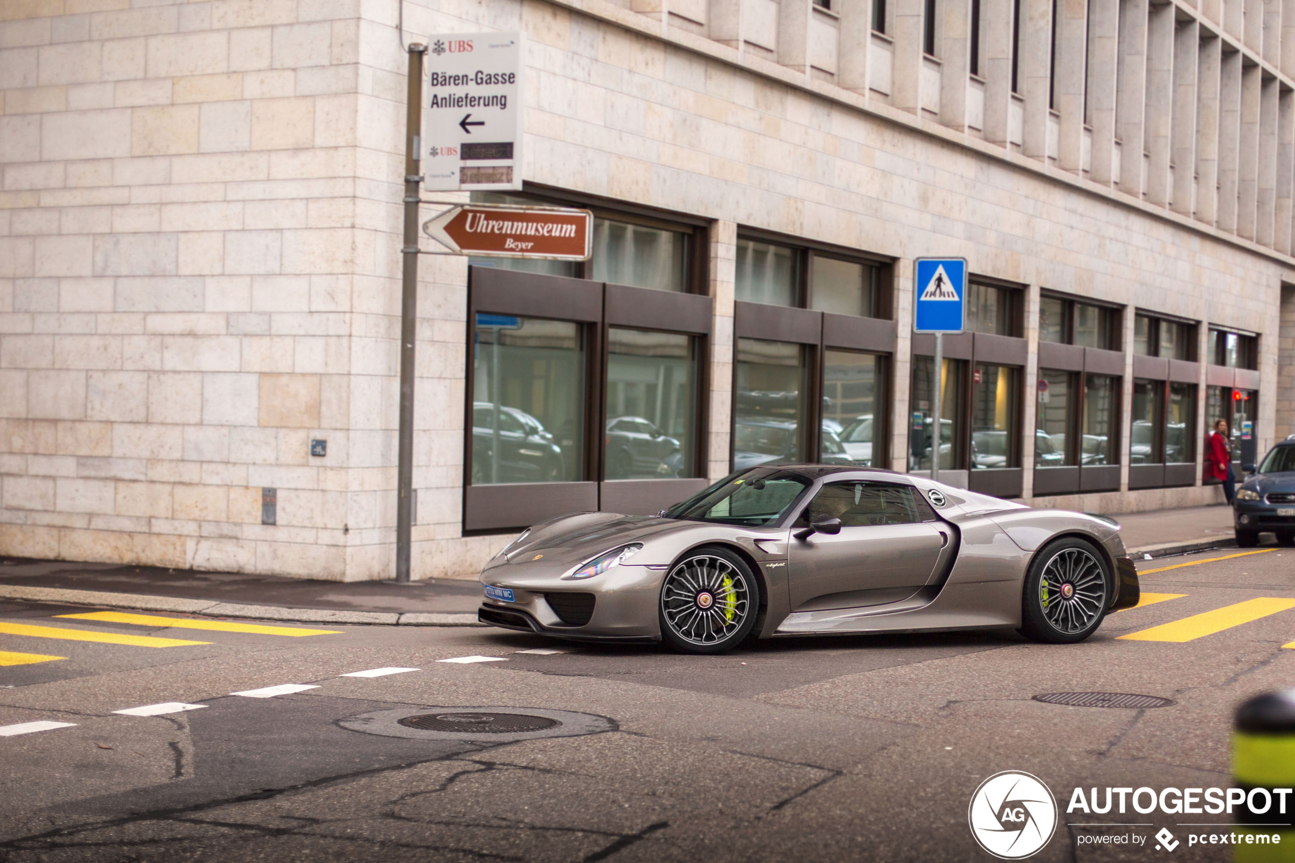 Porsche 918 Spyder Weissach Package