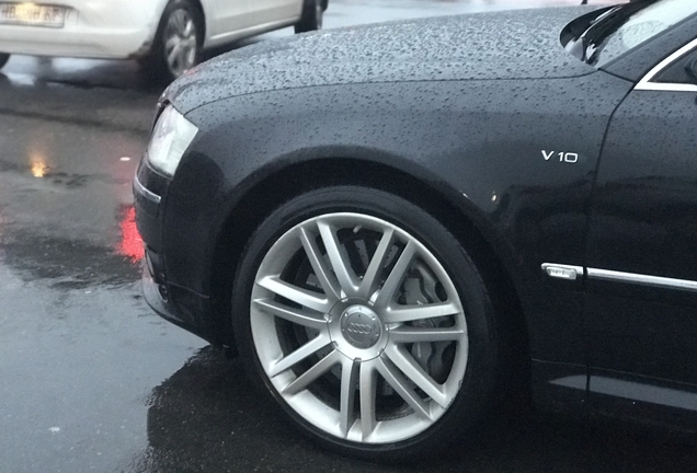 Audi S8 D3