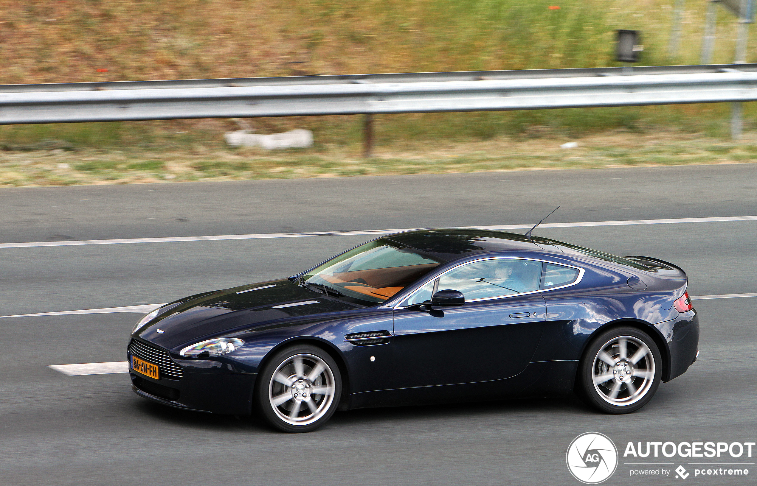 Aston Martin V8 Vantage