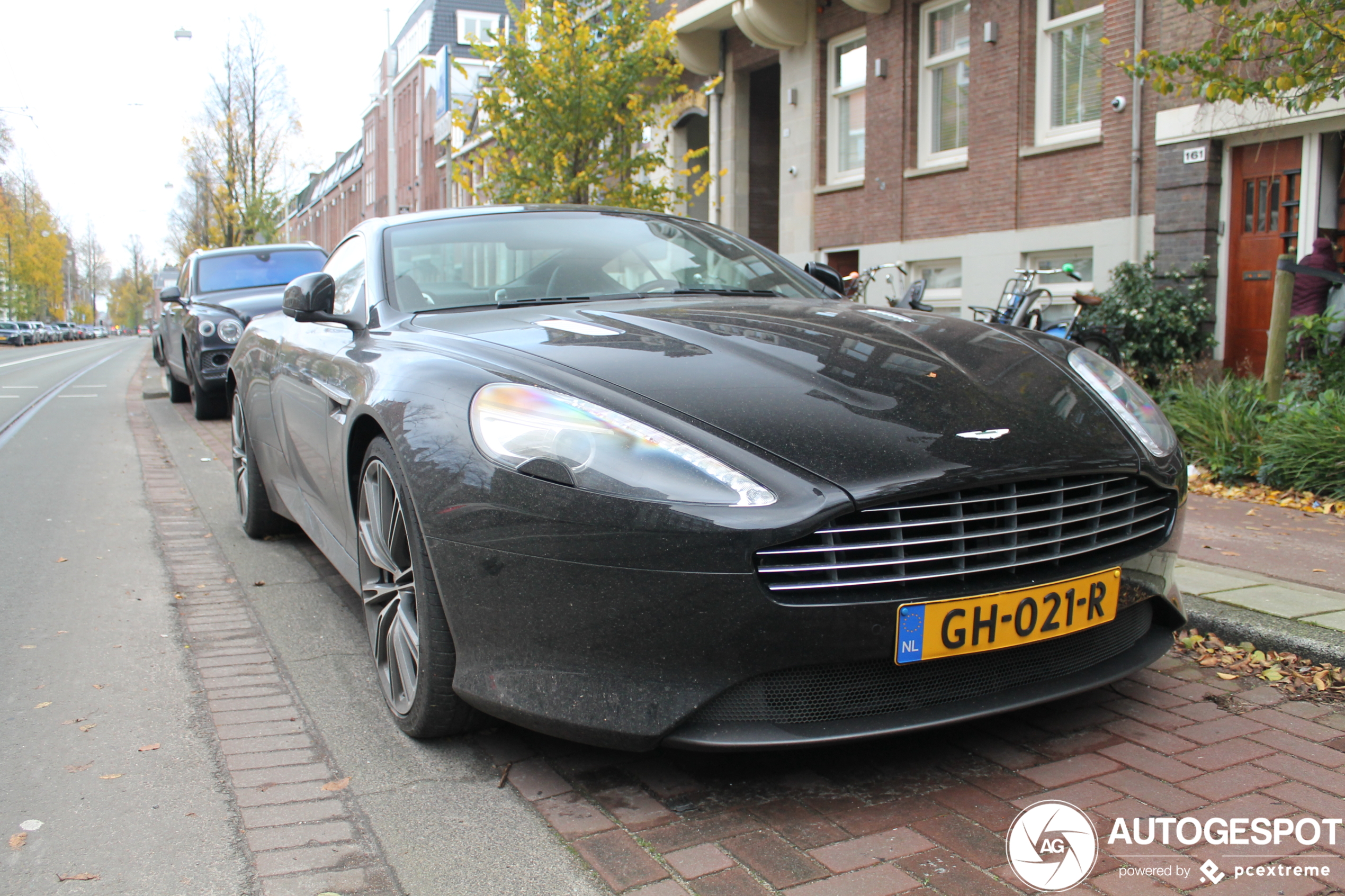 Aston Martin Virage 2011