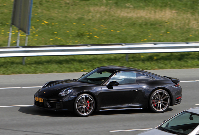 Porsche 992 Carrera 4S