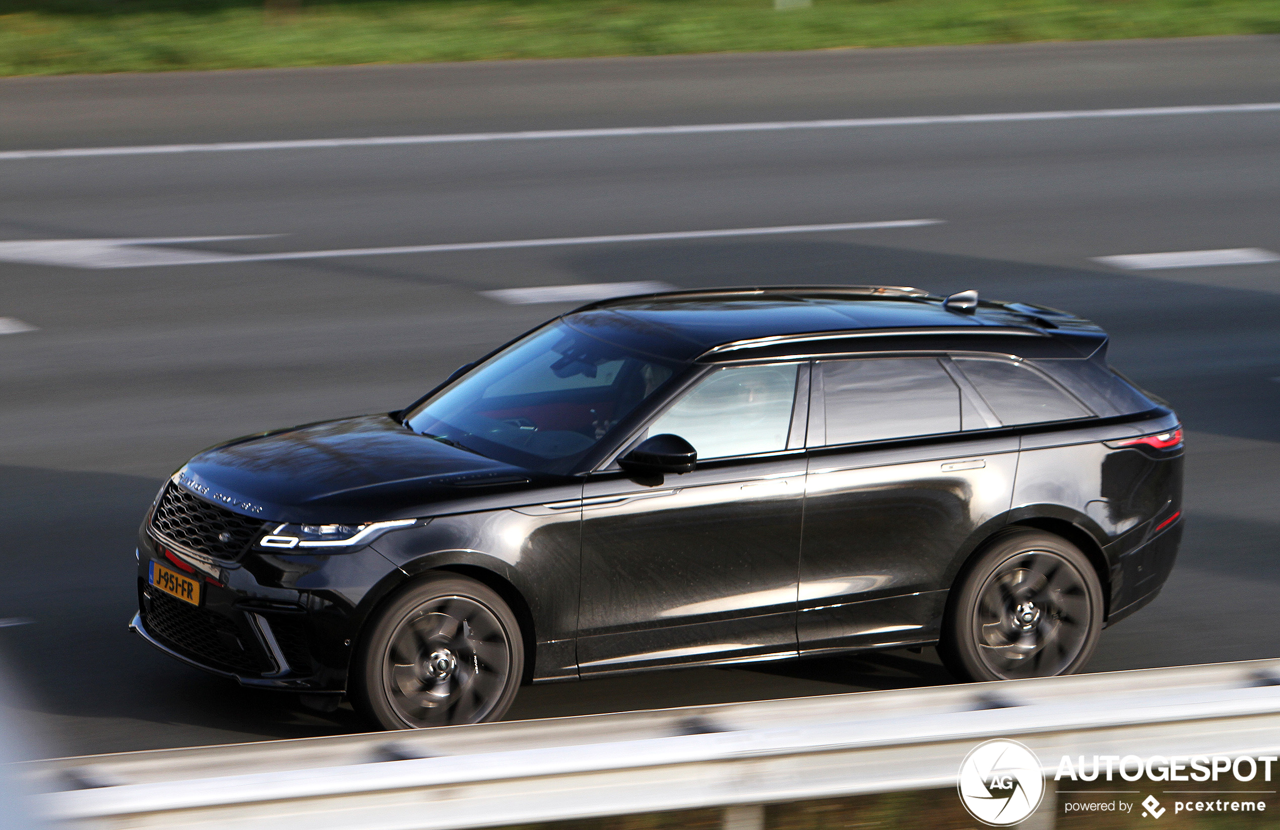 Land Rover Range Rover Velar SVAutobiography