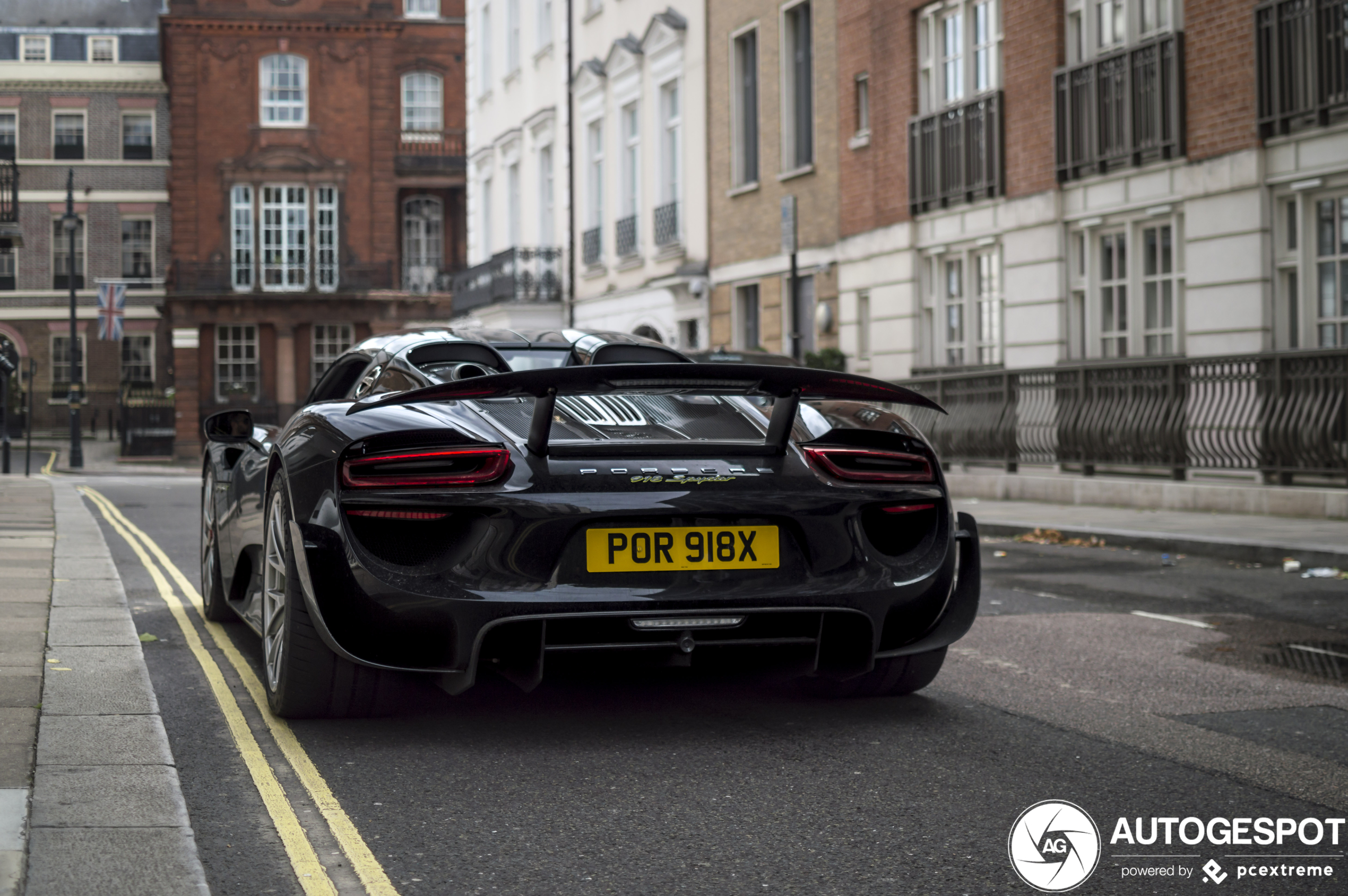 Porsche 918 Spyder Weissach Package