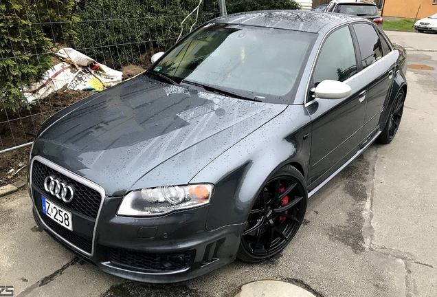 Audi RS4 Sedan