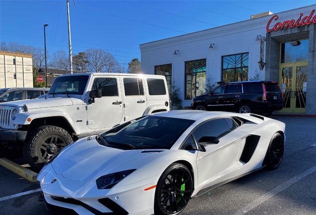 Lamborghini Aventador S LP740-4