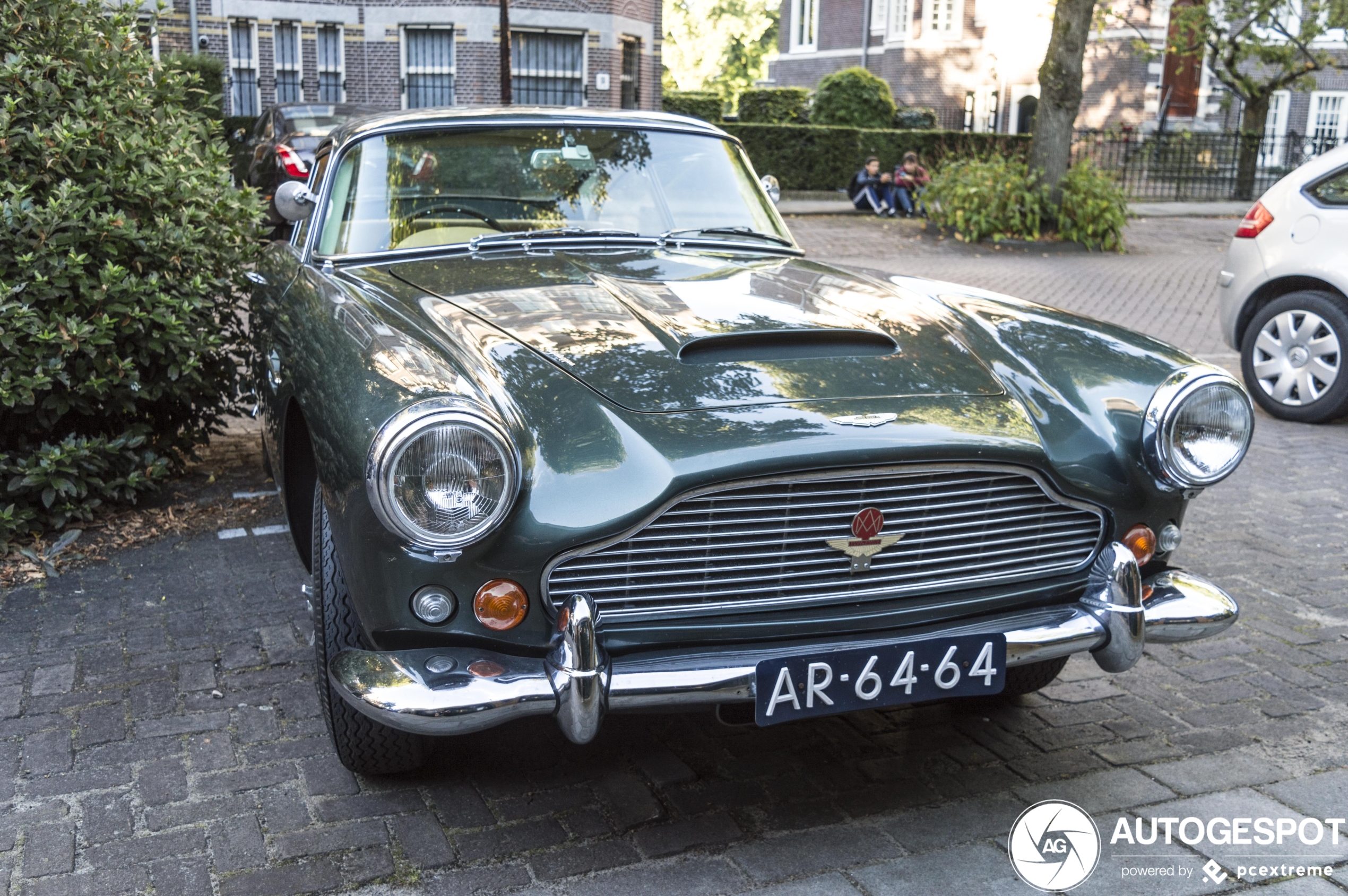 Aston Martin DB4 Series V