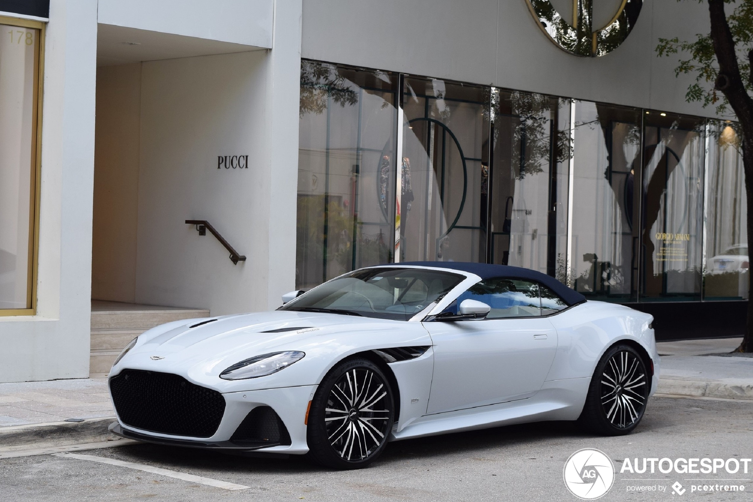 Aston Martin DBS Superleggera Volante