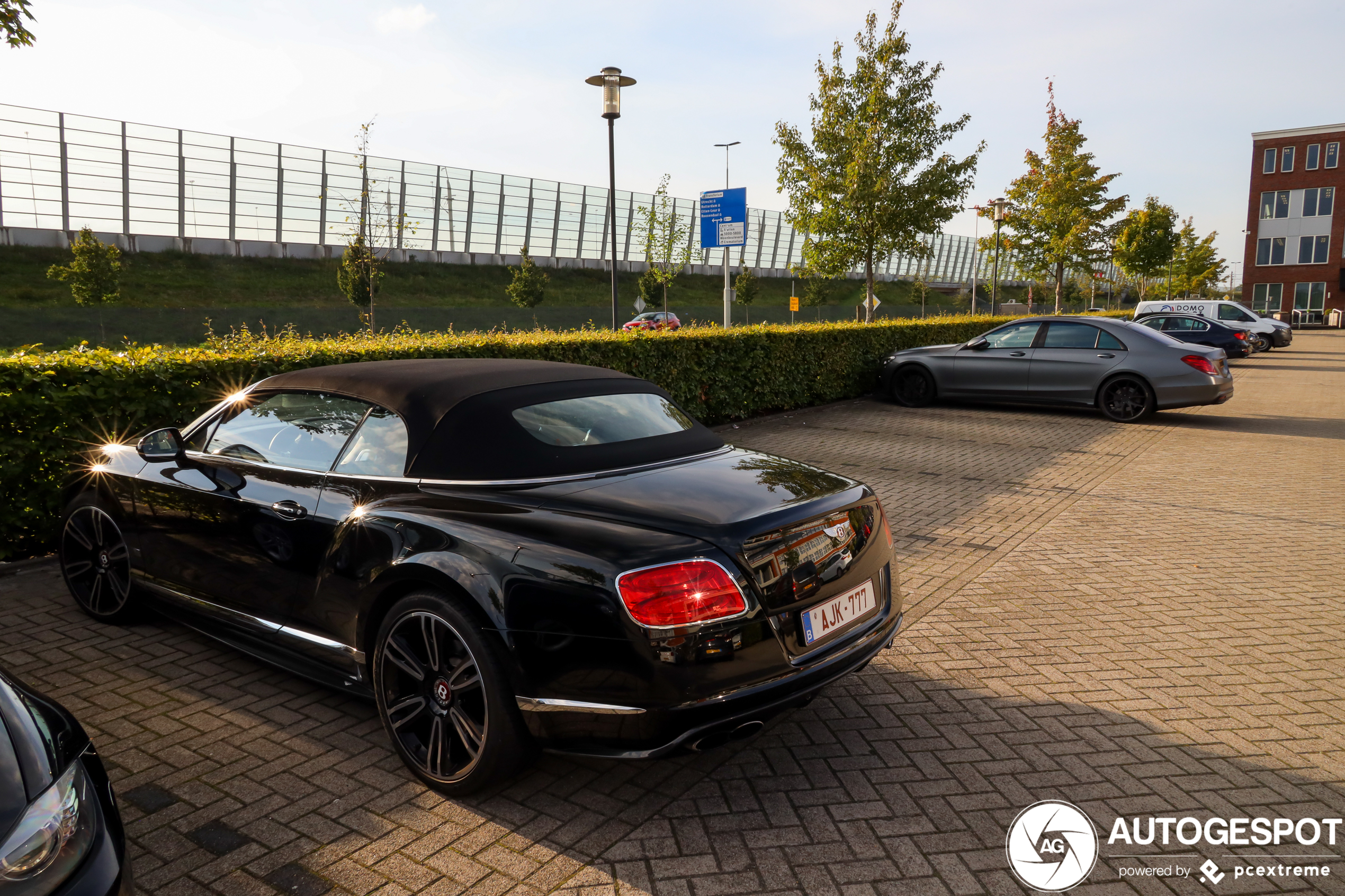 Bentley Continental GTC V8