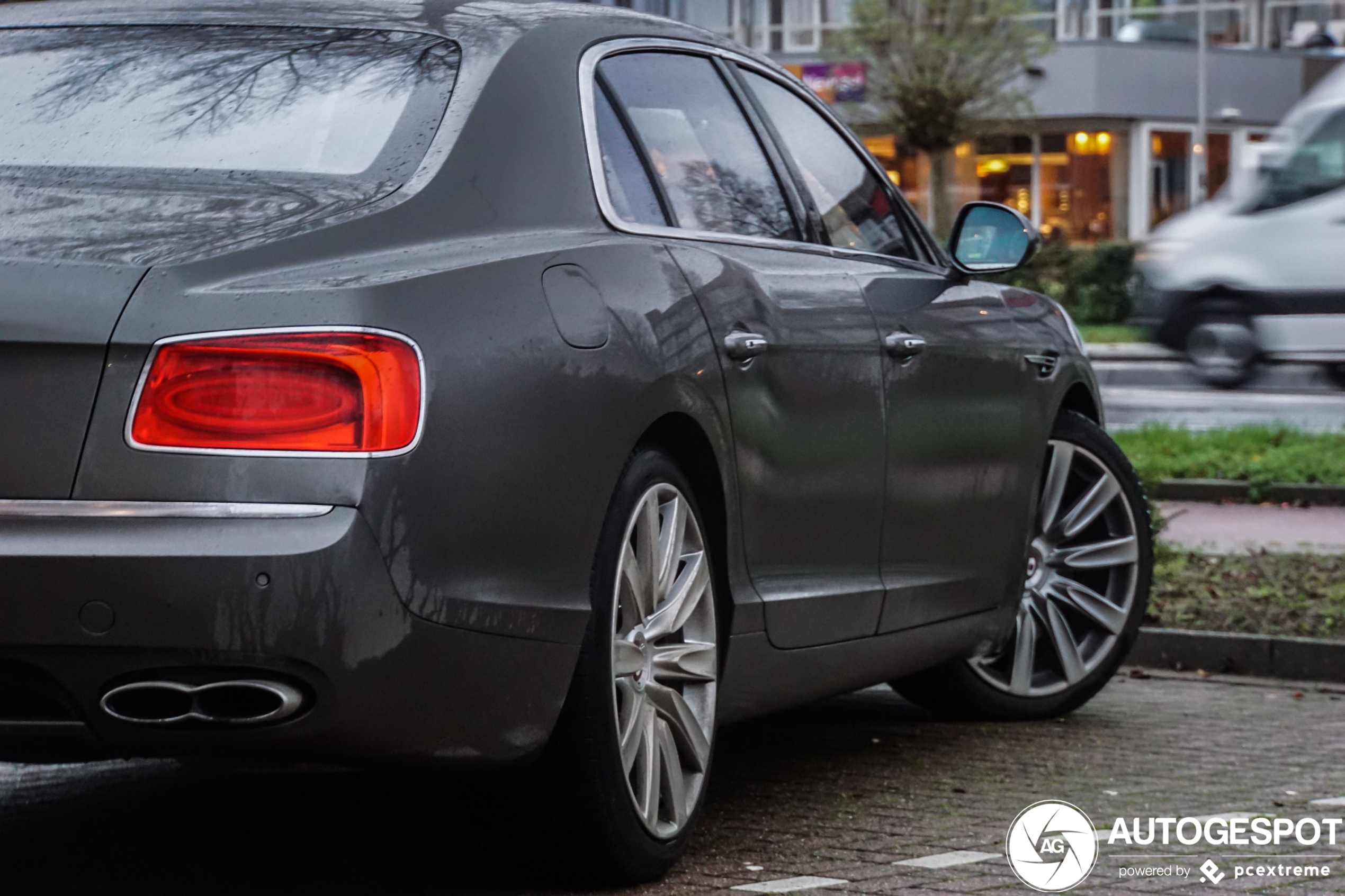 Bentley Flying Spur V8