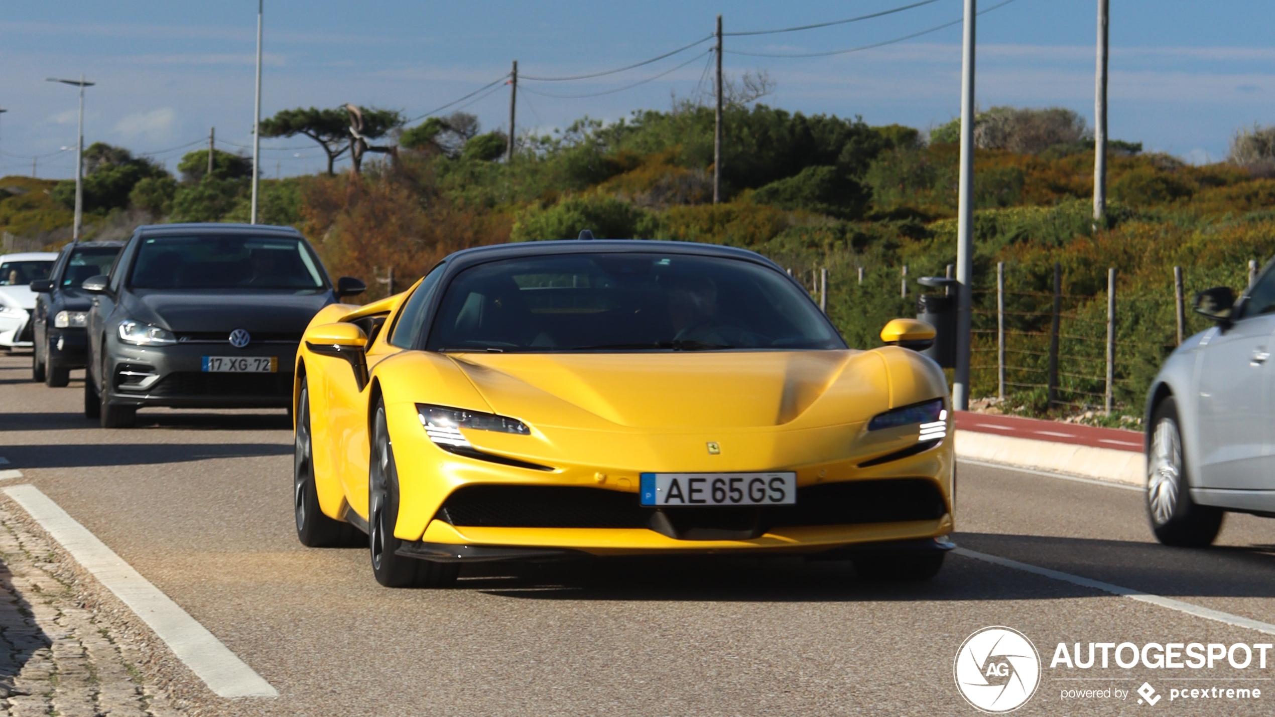 Zo gaat het hard: Ferrari SF90 Stradale in Portugal