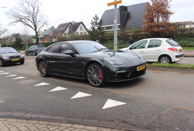 Porsche 971 Panamera Turbo