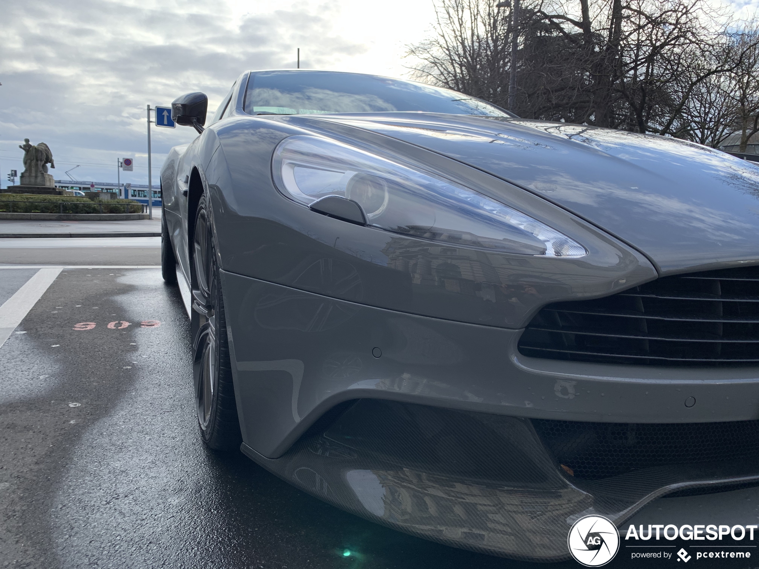 Aston Martin Vanquish 2013