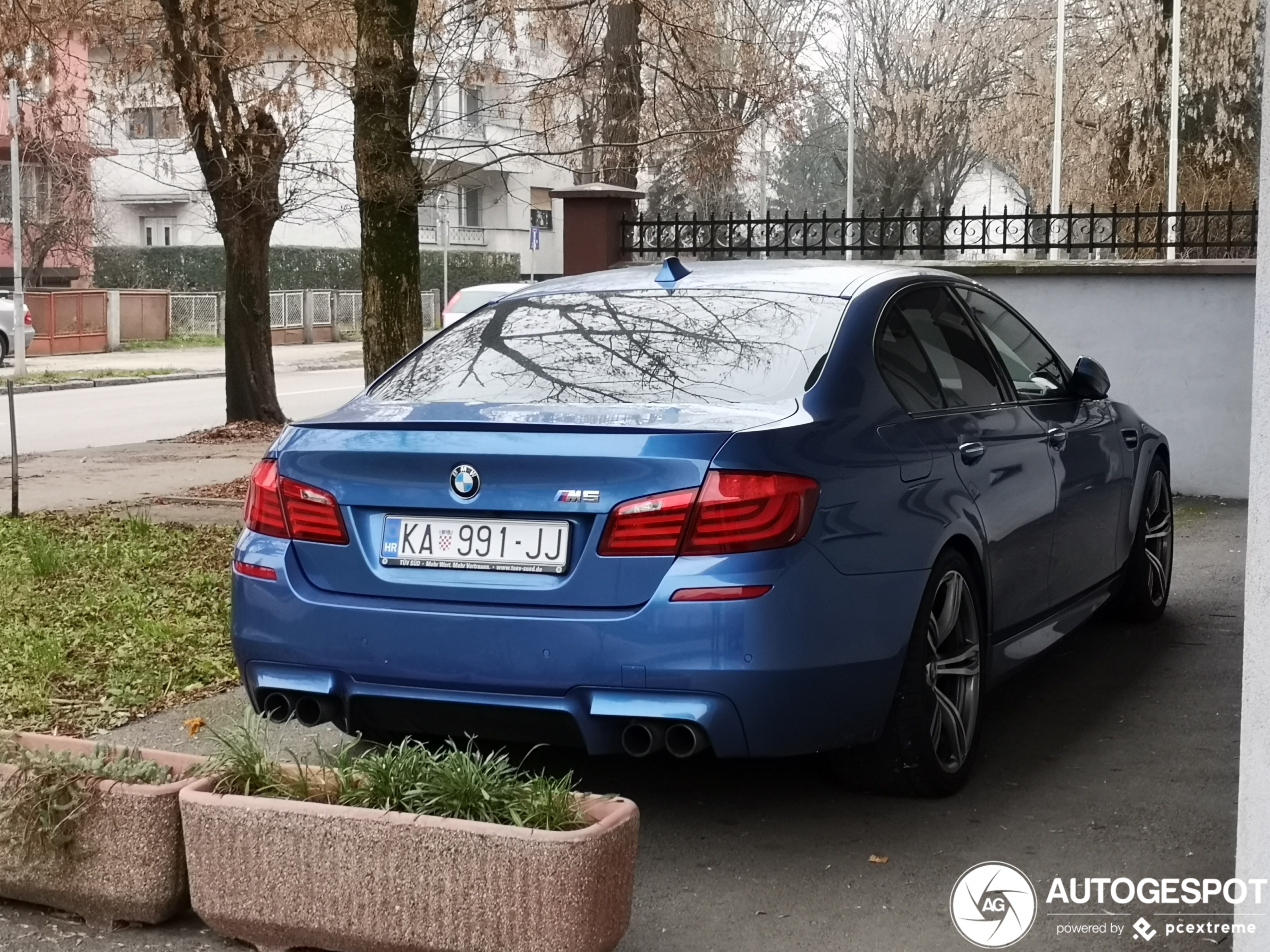 BMW M5 F10 2011