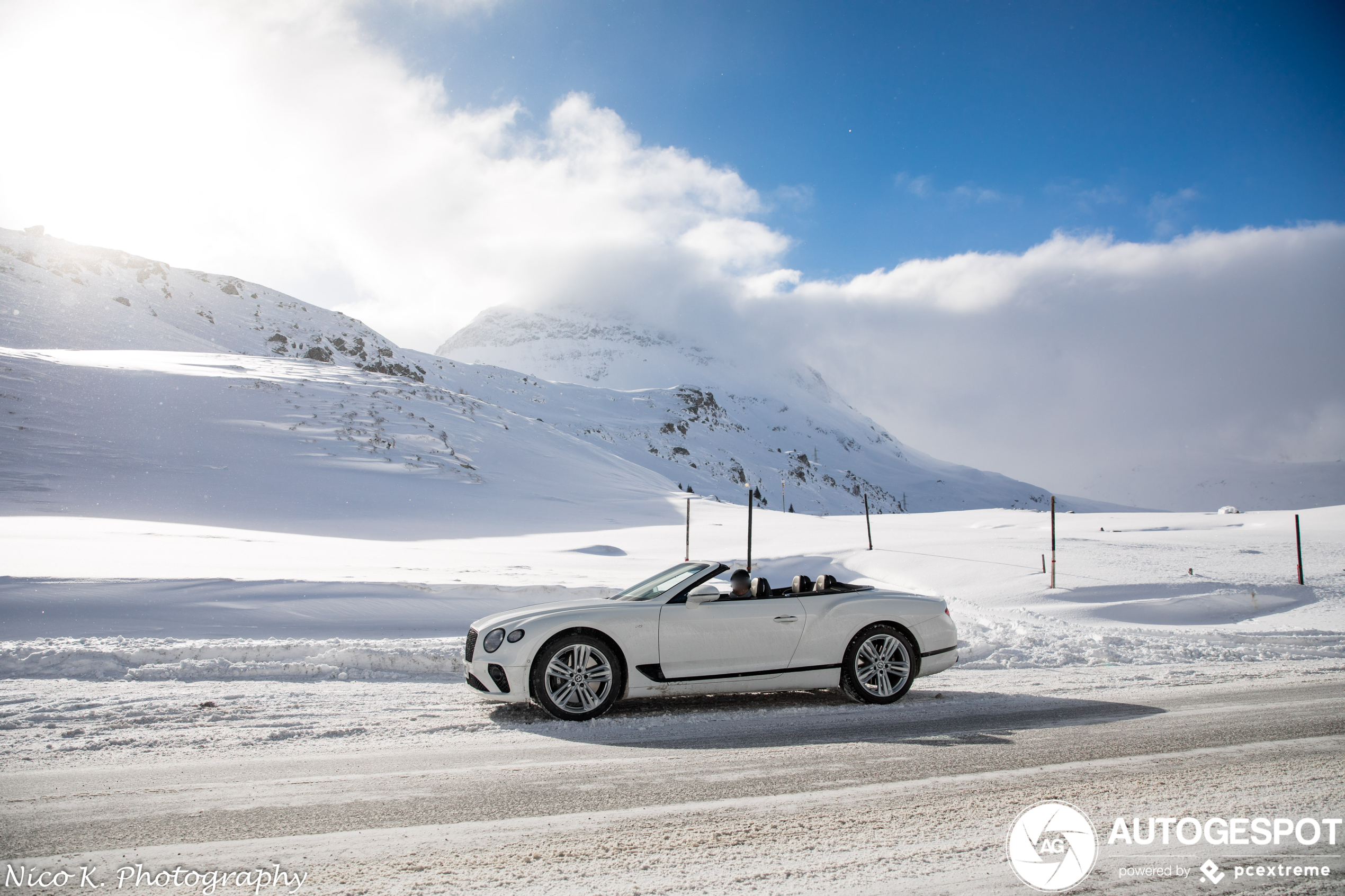 Bentley Continental GTC laat de prachtige besneeuwde Julierpas zien