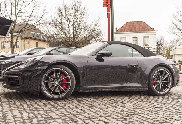 Porsche 992 Carrera 4S Cabriolet