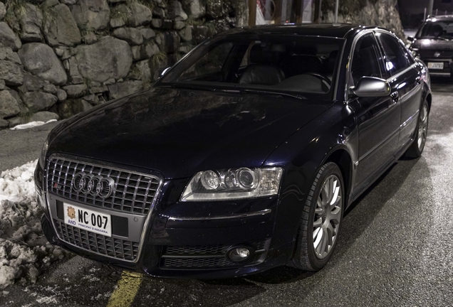 Audi S8 D3