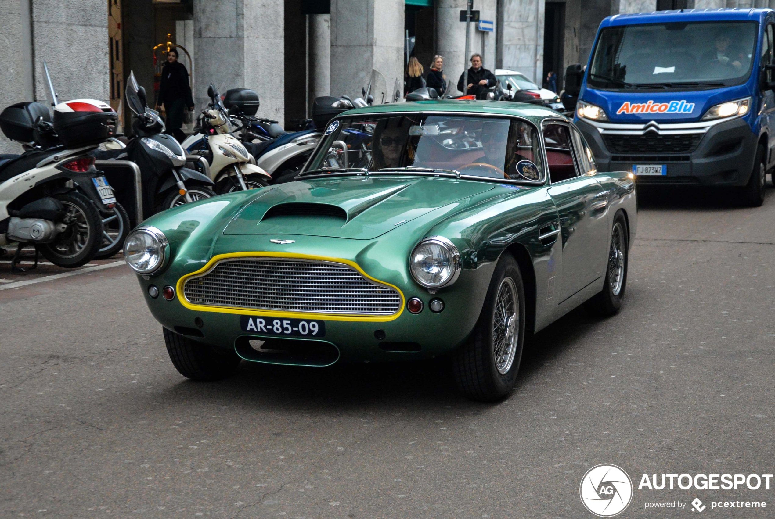 Aston Martin DB4 Series II