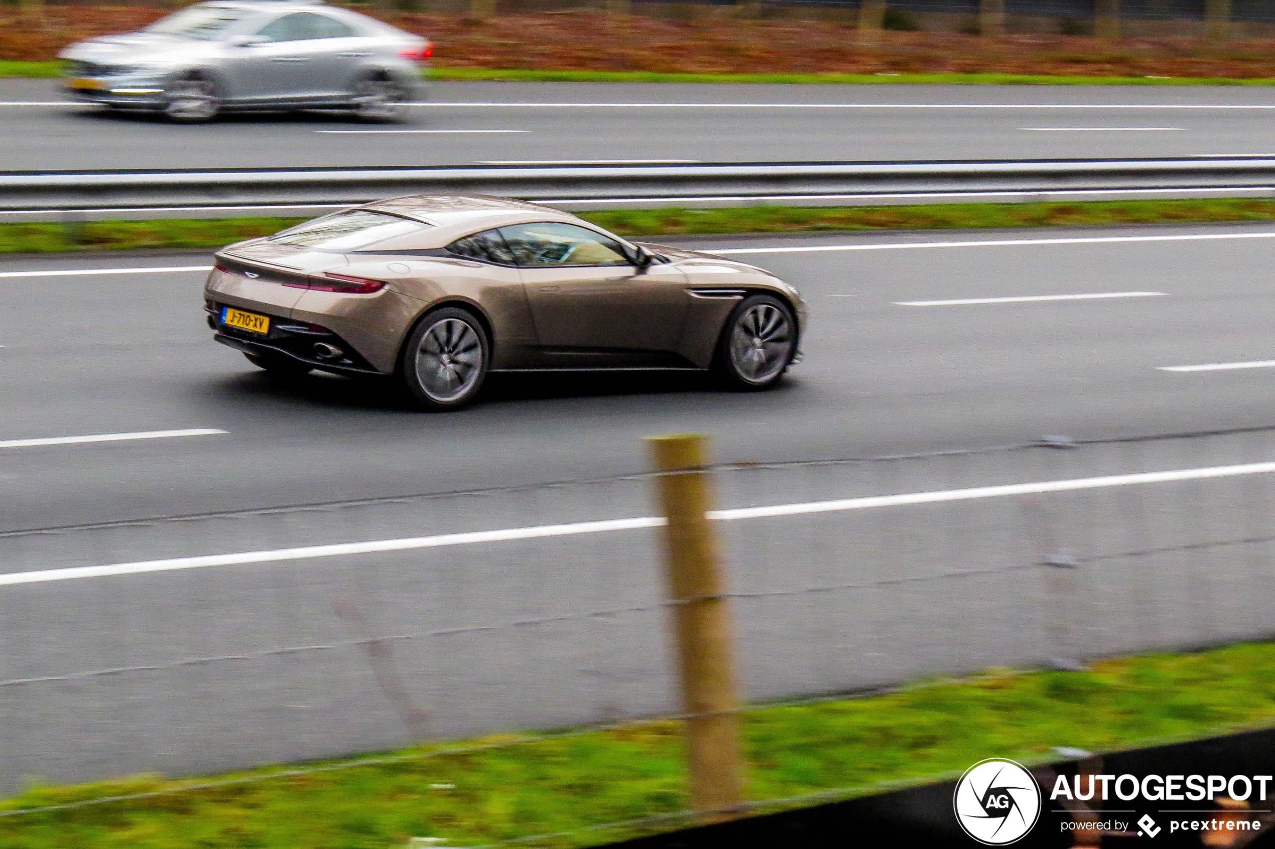 Aston Martin DB11