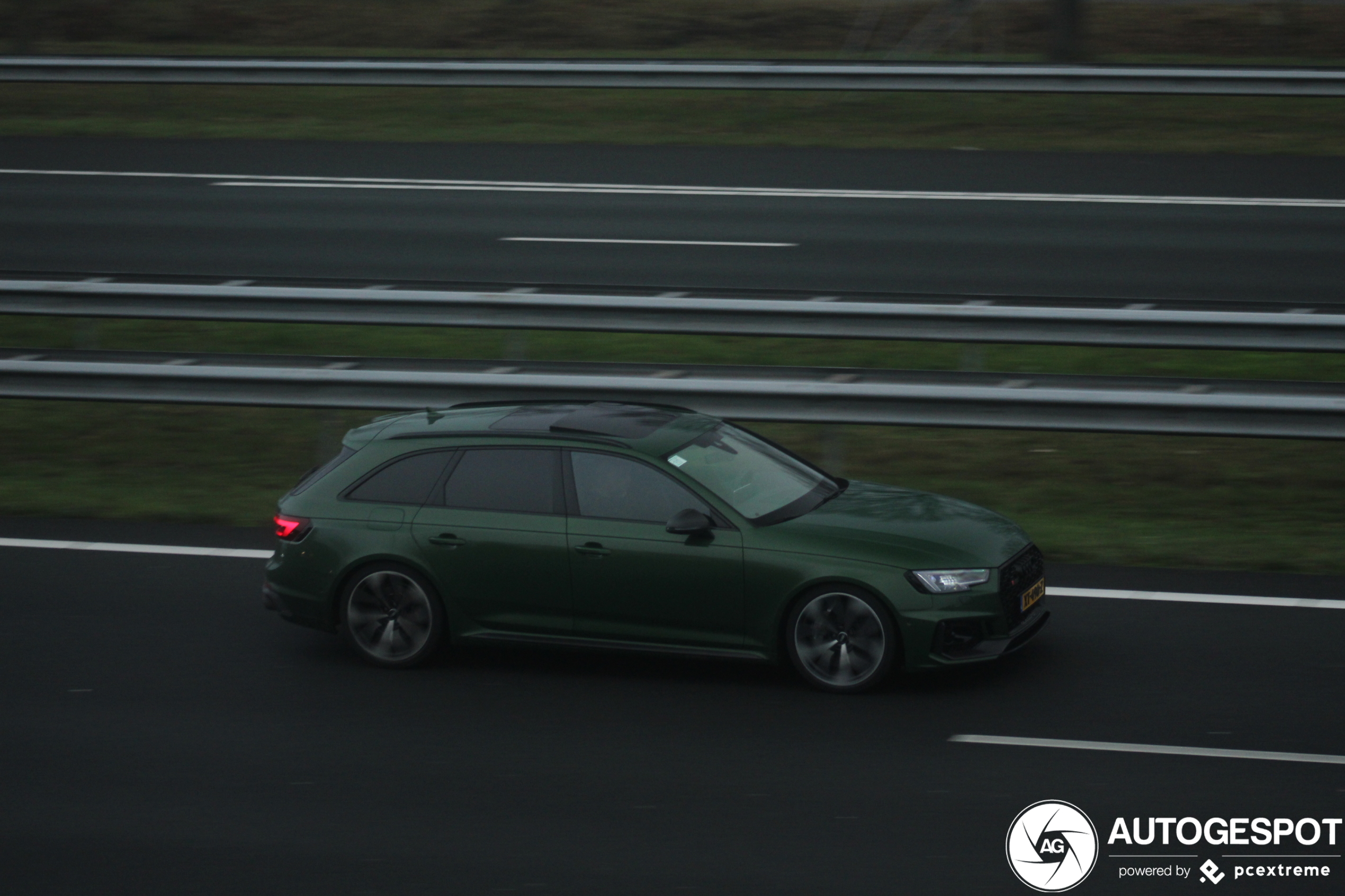 Audi RS4 Avant B9