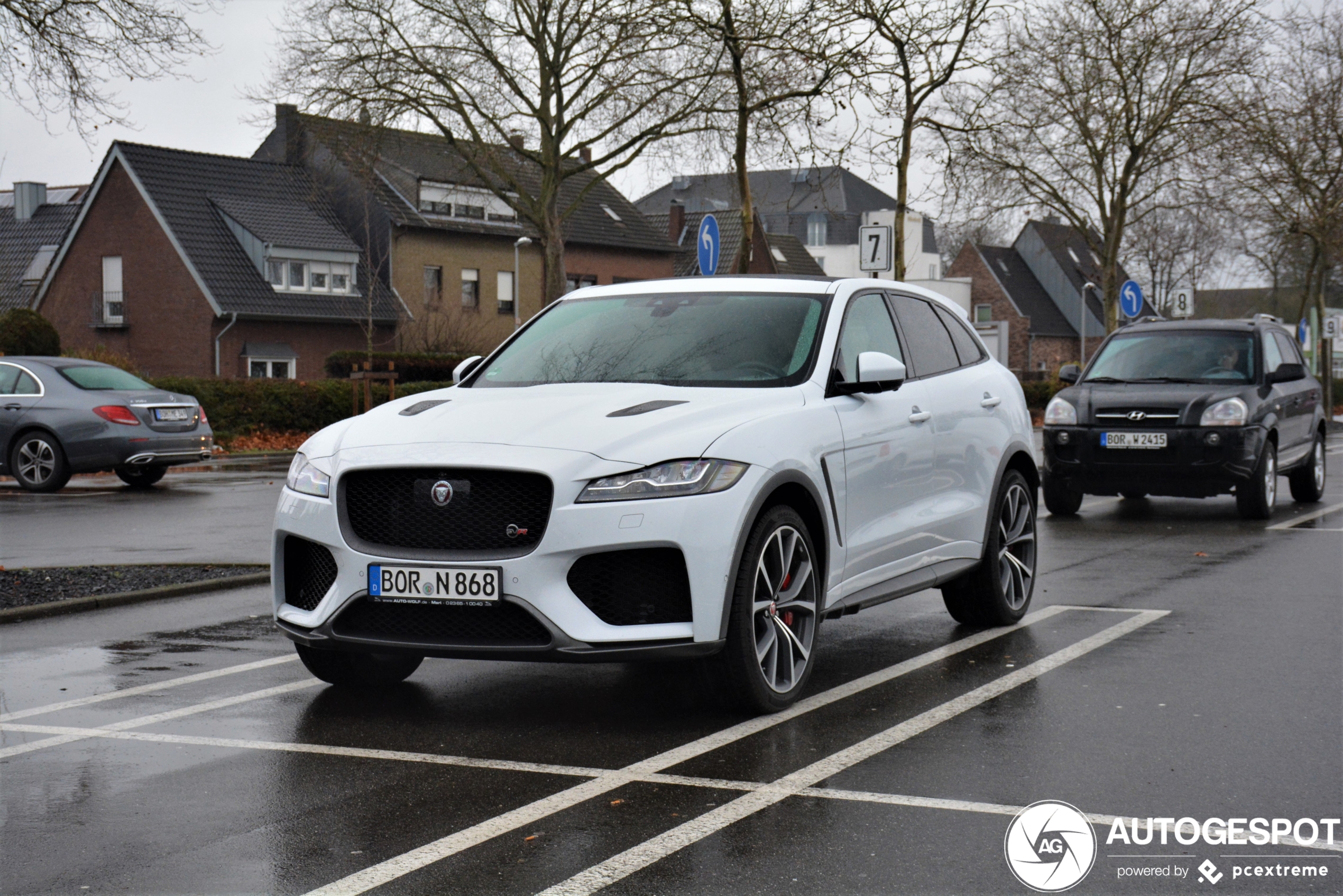 Jaguar F-PACE SVR