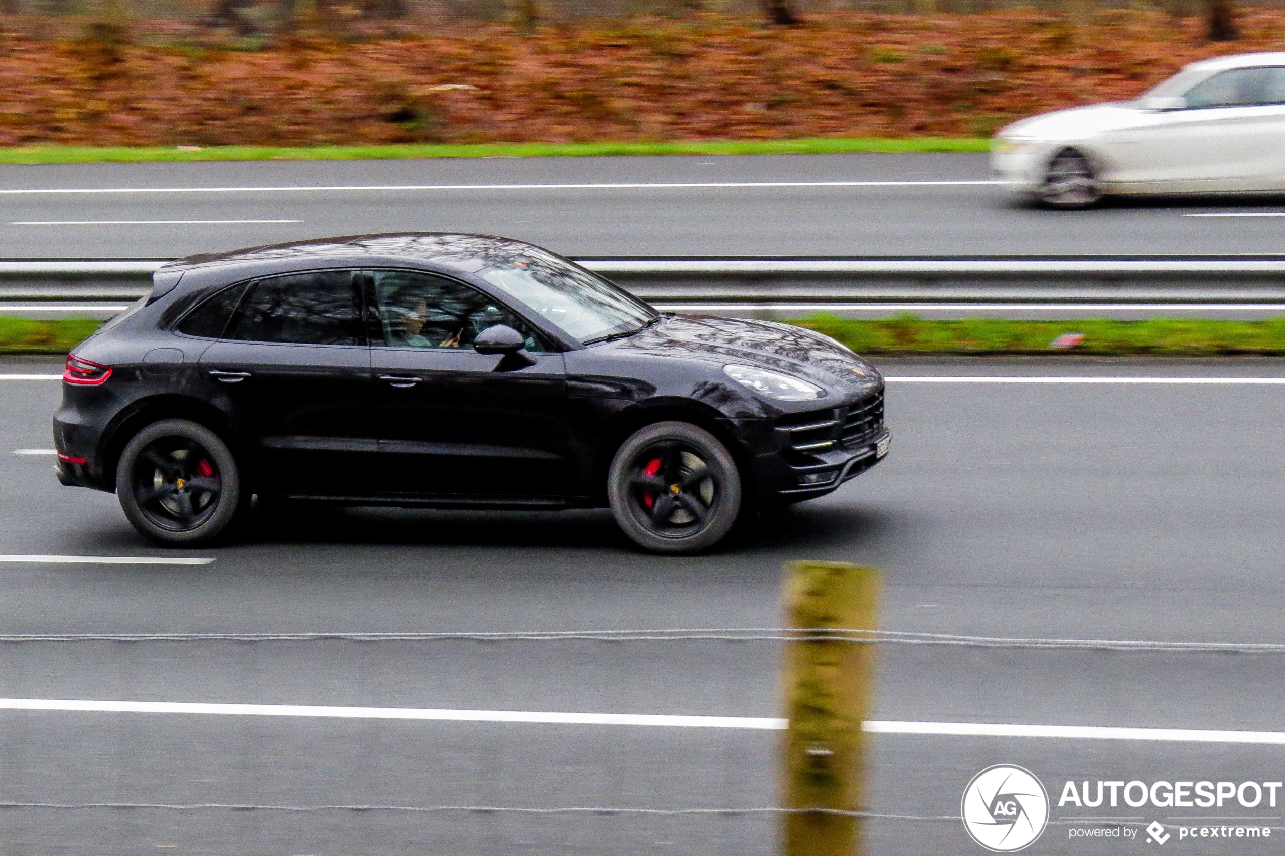 Porsche 95B Macan Turbo