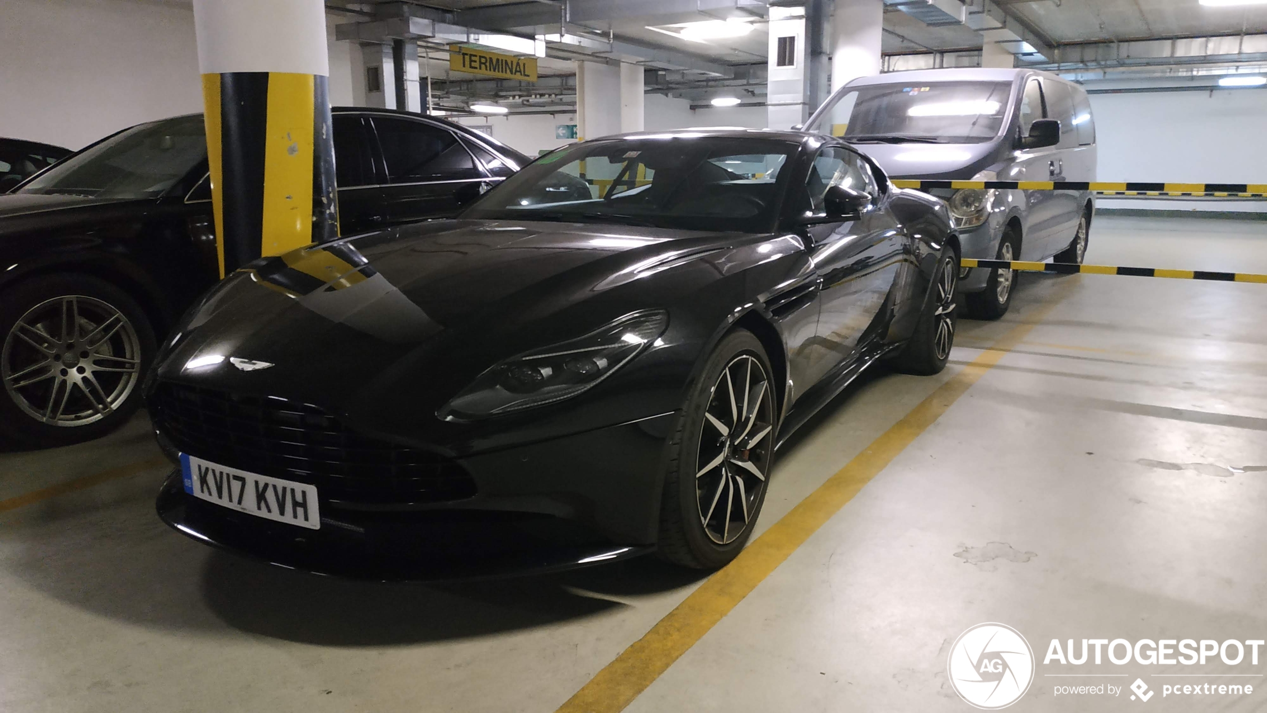 Aston Martin DB11 V8