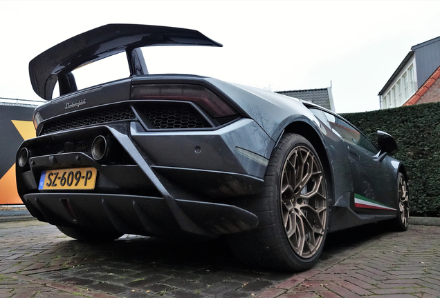 Lamborghini Huracán LP640-4 Performante