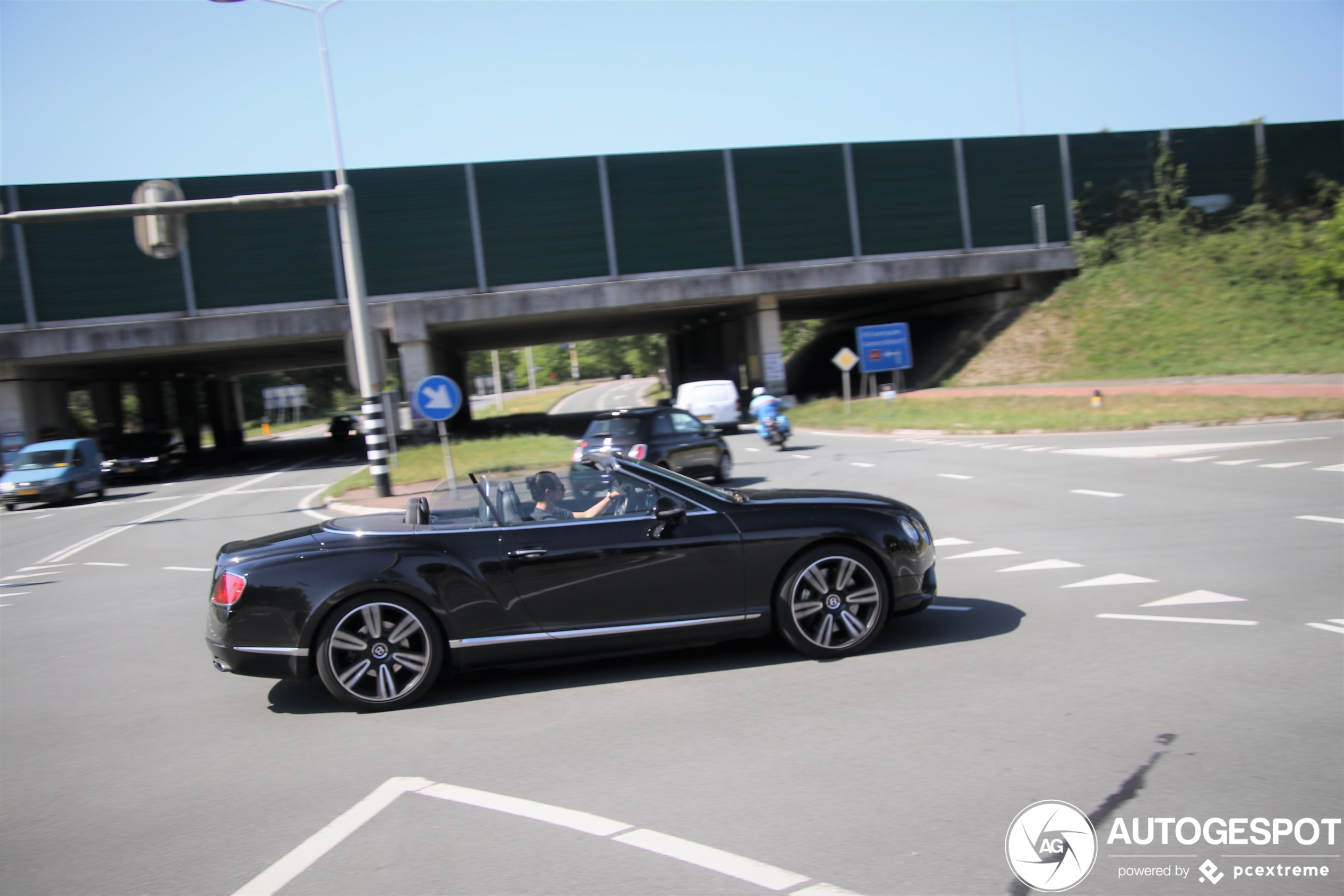 Bentley Continental GTC V8