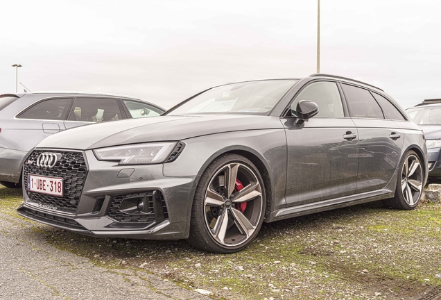 Audi RS4 Avant B9