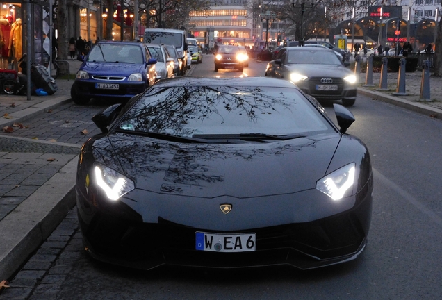 Lamborghini Aventador S LP740-4