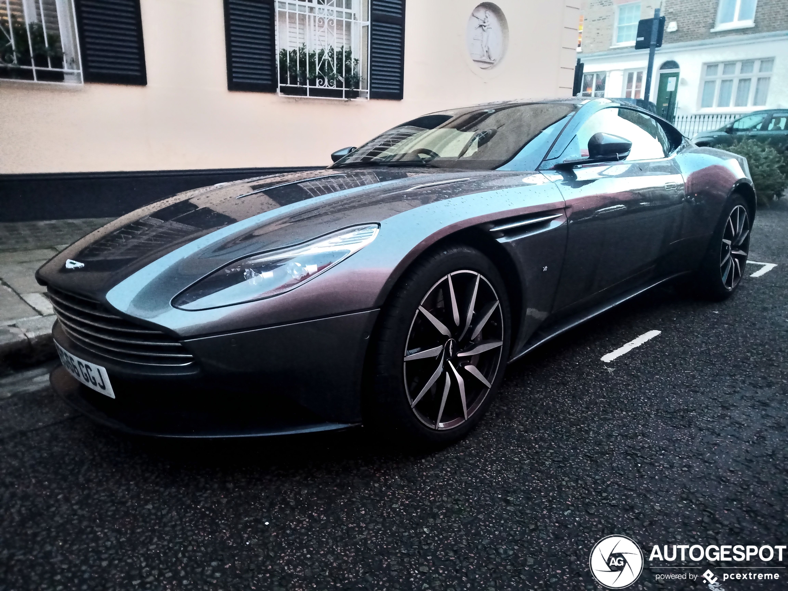 Aston Martin DB11