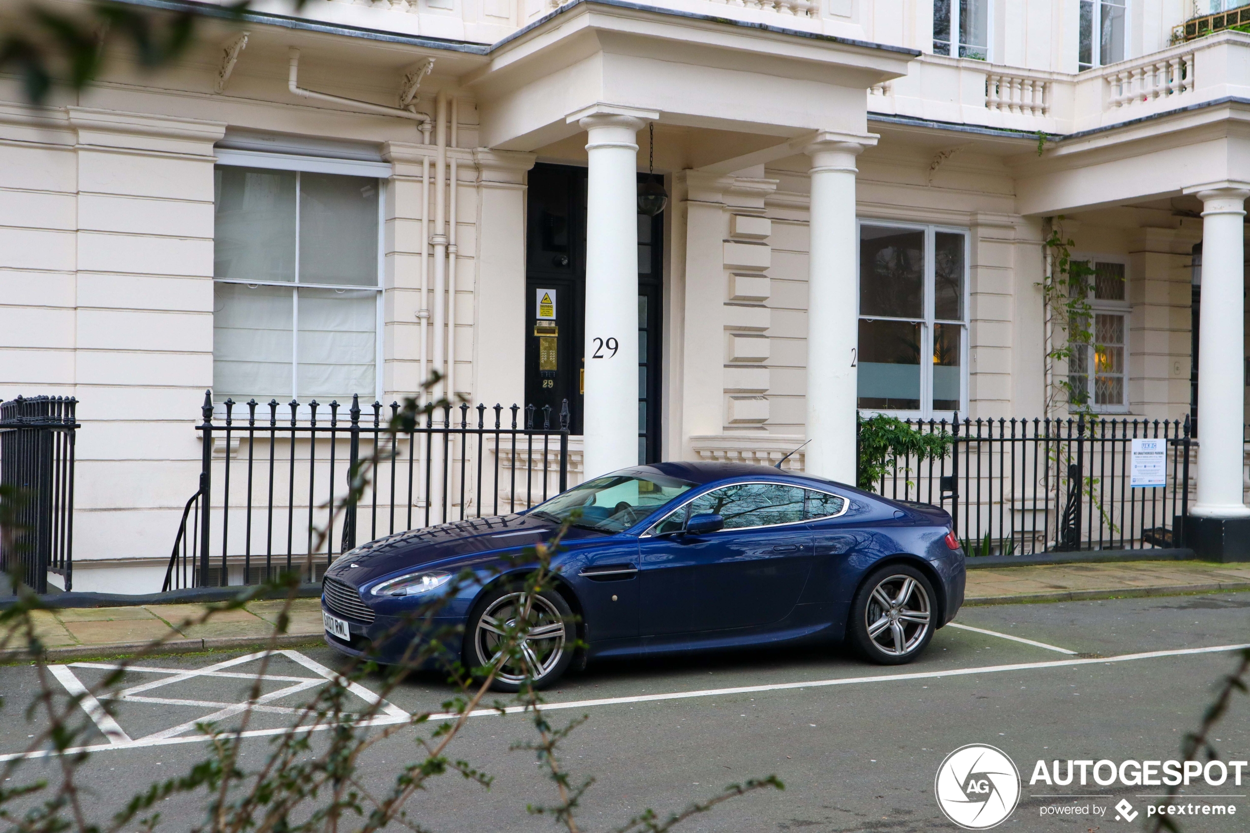 Aston Martin V8 Vantage