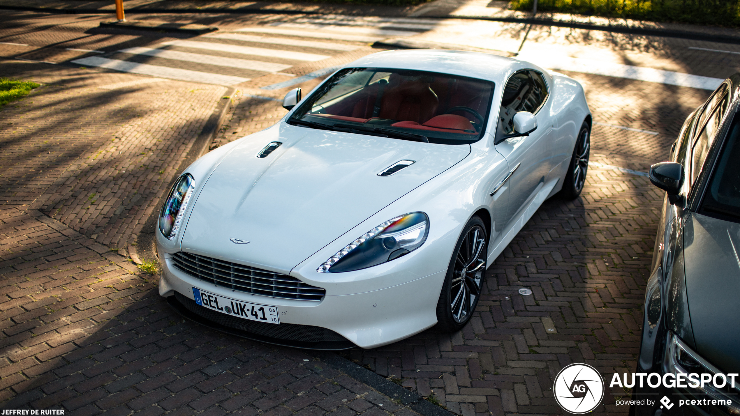 Aston Martin Virage 2011