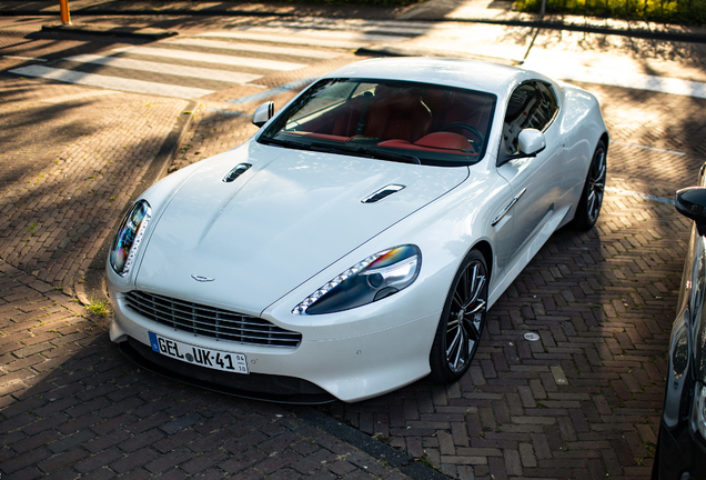 Aston Martin Virage 2011