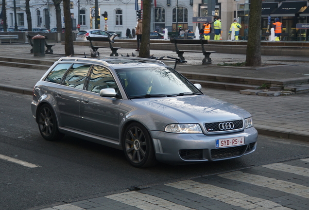 Audi RS4 Avant B5