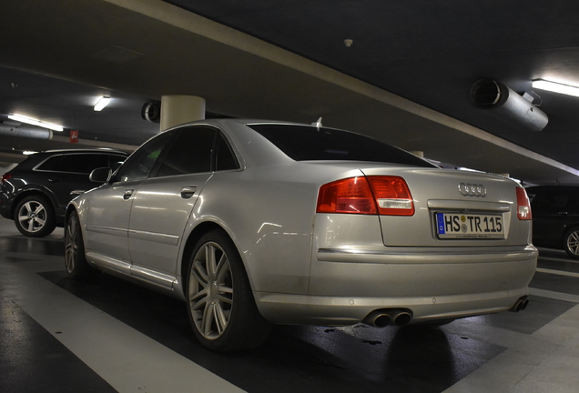 Audi S8 D3