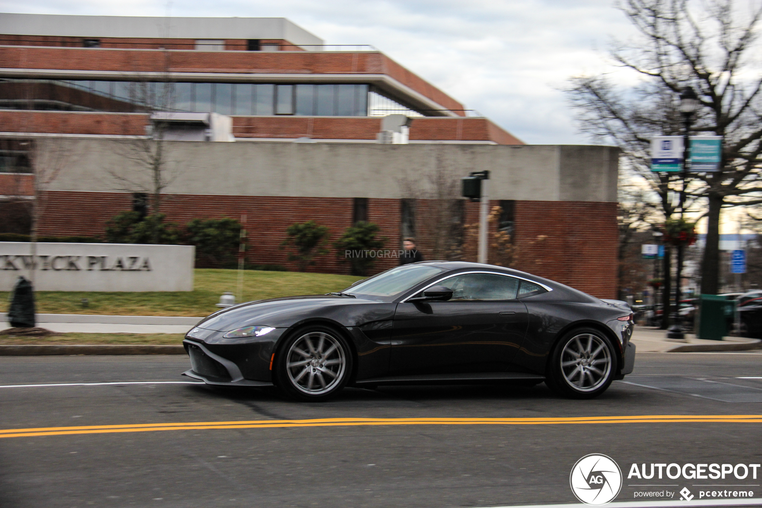 Aston Martin V8 Vantage 2018